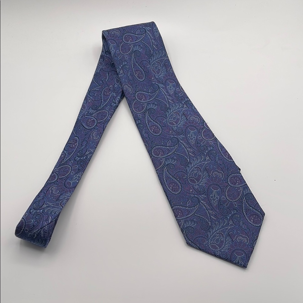 05.31.25_5_ Van Heusen Blue Paisley Tie